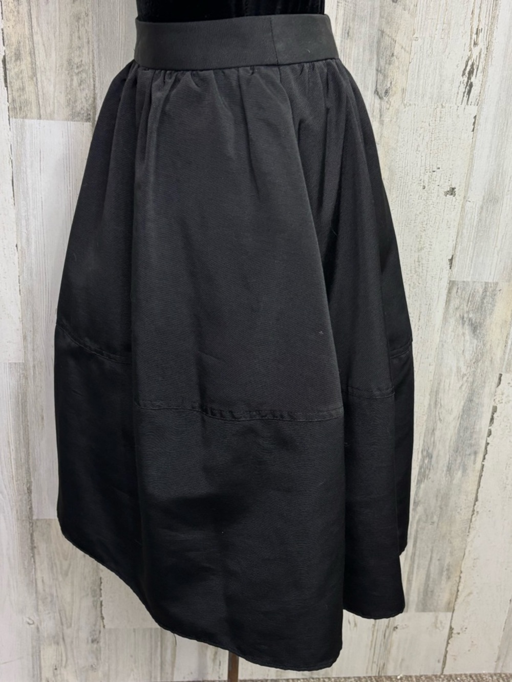 Express‎ Black A-Line Balloon Skirt with Soft Gathered Waist - Picture 3 of 8